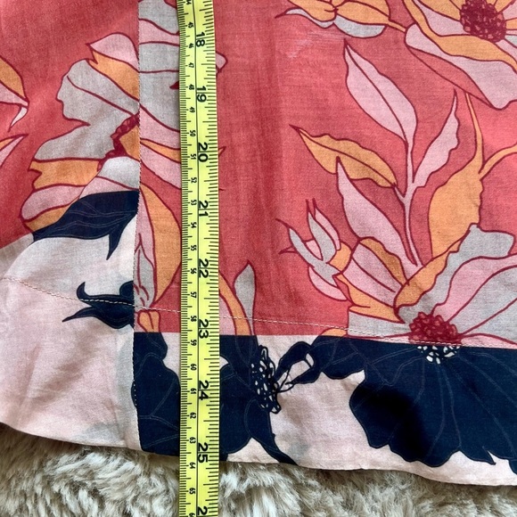 Isla & White  Silk Top - Picture 11 of 12